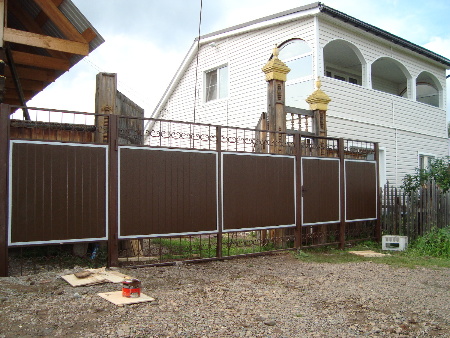 Ворота откатные, профлист и решетки  в Красноярске