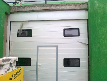 Ворота секционные гаражные в Красноярске